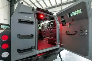 Unveiling the Ford F-550 Roshel Senator: The Incredible B7 Bulletproof SUV – A Multi-Million Dollar Fortress for ICE. - image 10