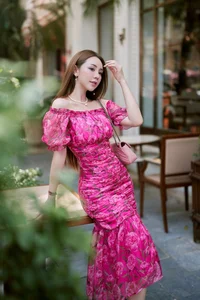 Vietnamese Star Midu Captivates Fans with Youthful Elegance and 'Student-Like' Charm - image 0