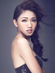 Stunning 1.81m Beauty Lives in Luxury Villa and Finds Happiness With Older Husband - image 4
