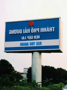 Hai Duong's '34' Community: The Viral Trend of Checking In at the Old Province Sign - image 2