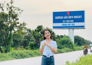 Hai Duong's '34' Community: The Viral Trend of Checking In at the Old Province Sign - image 7