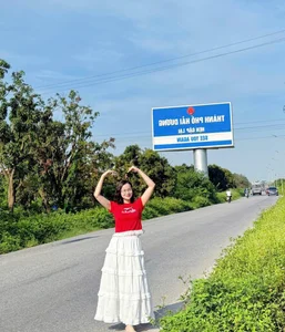 Hai Duong's '34' Community: The Viral Trend of Checking In at the Old Province Sign - image 5