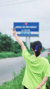Hai Duong's '34' Community: The Viral Trend of Checking In at the Old Province Sign - image 4