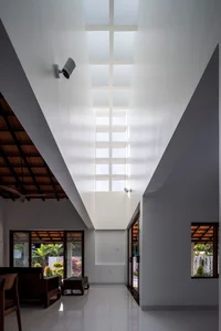 Stunning Traditional Tile-Roof House Featured in US Media - image 12