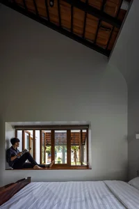 Stunning Traditional Tile-Roof House Featured in US Media - image 4