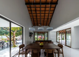 Stunning Traditional Tile-Roof House Featured in US Media - image 1