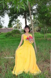 TikToker Thao Da Ua Shares Nostalgic 90s Style Wedding Photos - image 5