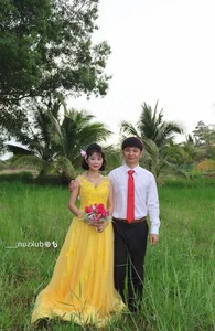TikToker Thao Da Ua Shares Nostalgic 90s Style Wedding Photos - image 4