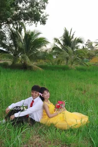 TikToker Thao Da Ua Shares Nostalgic 90s Style Wedding Photos - image 9