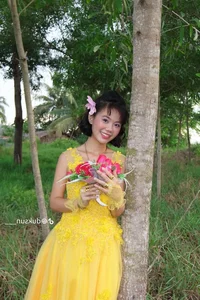 TikToker Thao Da Ua Shares Nostalgic 90s Style Wedding Photos - image 8