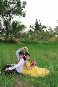 TikToker Thao Da Ua Shares Nostalgic 90s Style Wedding Photos - image 1