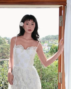 TikToker Thao Da Ua Shares Nostalgic 90s Style Wedding Photos - image 6