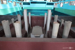 Ancient 2,000-Year-Old Stone Tomb Discovered in the Middle of Rubber Plantation - image 4