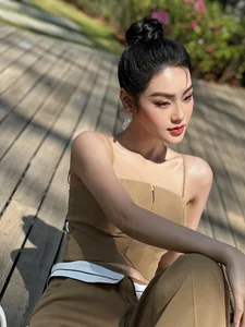 The Stunning Beauty of the Mistress in Hit Drama - image 0