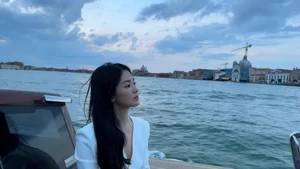 South Korean Icon Song Hye Kyo Explores Exquisite Italian Cuisine: A Look Into Her Luxury Culinary Journey in Italy - image 6