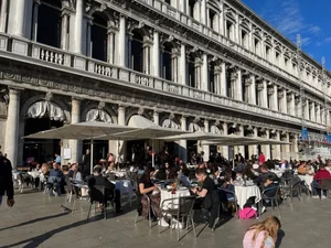 South Korean Icon Song Hye Kyo Explores Exquisite Italian Cuisine: A Look Into Her Luxury Culinary Journey in Italy - image 0