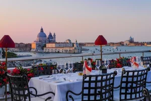 South Korean Icon Song Hye Kyo Explores Exquisite Italian Cuisine: A Look Into Her Luxury Culinary Journey in Italy - image 9