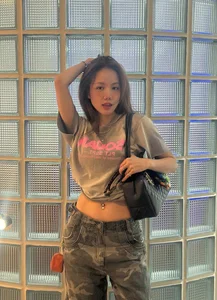 Vietnamese Singer Phuong Ly Stuns Fans with Her Surreal Waistline - image 2