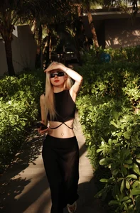 Vietnamese Singer Phuong Ly Stuns Fans with Her Surreal Waistline - image 7