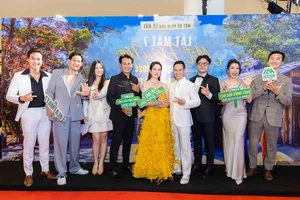 Red Carpet Elegance: Vietnamese Stars Shine at Ly Hai's Highly Anticipated Movie Premiere - image 0