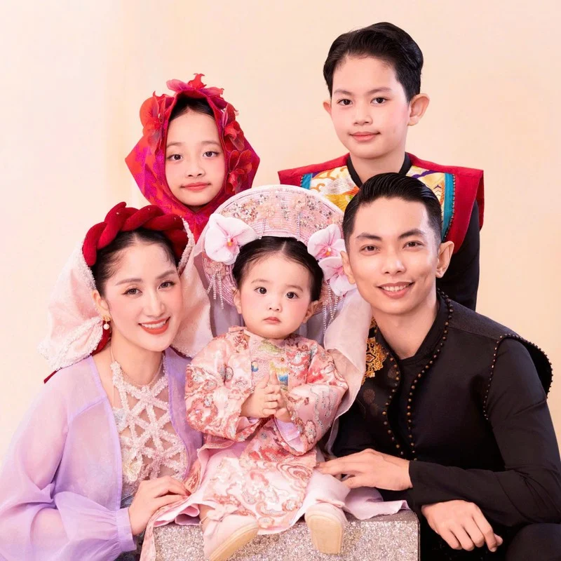 Lam Bao Chau and Le Quyen Share Sweet Romantic Moments Online