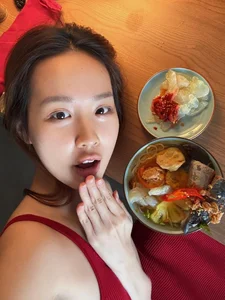 Lam Bao Chau and Le Quyen Share Sweet Romantic Moments Online - image 3