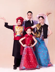 Khanh Thi and Phan Hien Stun in Trendy 'Bac Bling' Photoshoot - image 1