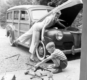 Rare Historical Photos Revealing Daily Life Around the World - image 8