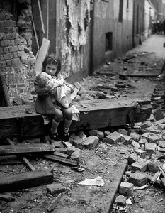 Rare Historical Photos Revealing Daily Life Around the World - image 6