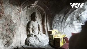 Explore Tuyet Son Cave: A Spiritual Trekking Journey Through Huong Pagoda's Ancient Apricot Forest - image 1