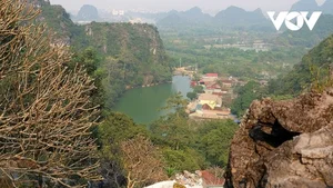 Explore Tuyet Son Cave: A Spiritual Trekking Journey Through Huong Pagoda's Ancient Apricot Forest - image 7