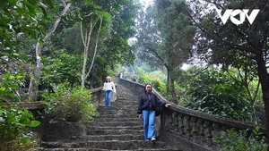 Explore Tuyet Son Cave: A Spiritual Trekking Journey Through Huong Pagoda's Ancient Apricot Forest - image 12