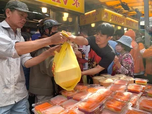 Roasted Pork and Duck Sell Out for Hungry Ghost Festival - image 10
