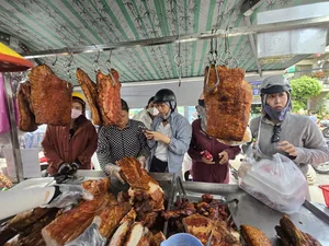 Roasted Pork and Duck Sell Out for Hungry Ghost Festival - image 3