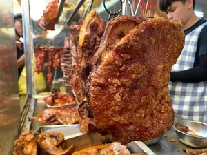 Roasted Pork and Duck Sell Out for Hungry Ghost Festival - image 1