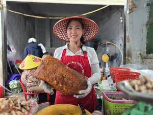 Roasted Pork and Duck Sell Out for Hungry Ghost Festival - image 7