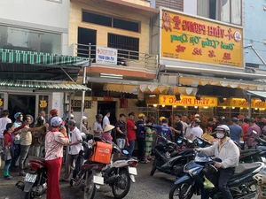 Roasted Pork and Duck Sell Out for Hungry Ghost Festival - image 11