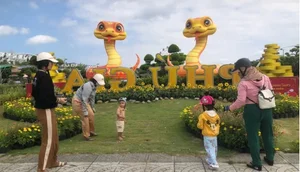 Hilarious and Unique Snake Mascots for Lunar New Year 2025 Go Viral Online - image 3