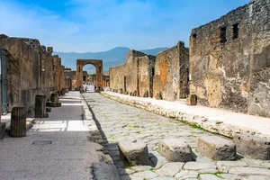 The Mystery of the Pompeii Curse: Why Thieves Are Returning Stolen Artifacts - image 7