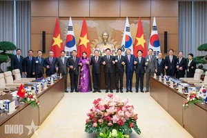 National Assembly Chairman Tran Thanh Man Holds High-Level Talks with South Korean President - image 5
