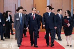 National Assembly Chairman Tran Thanh Man Holds High-Level Talks with South Korean President - image 6