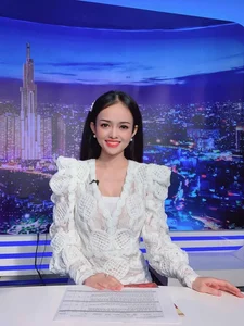 Former An Ninh TV Presenter Captivates Fans with Flawless Beauty - image 1