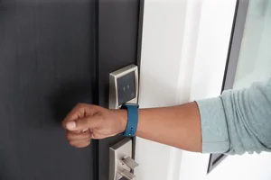 Smart Door Locks in 2025: The Future of Home Security Technology - image 2