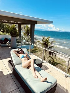 Ageless Beauty Secrets: How Celebrity Moms Maintain Stunning Figures and Healthy Lifestyles - image 5