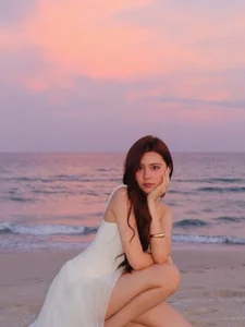 Quyen Linh's Daughter Captivates Social Media with Summer Photo Series - image 9