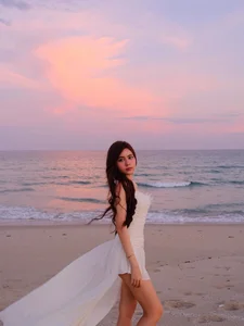 Quyen Linh's Daughter Captivates Social Media with Summer Photo Series - image 7