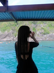 Quyen Linh's Daughter Captivates Social Media with Summer Photo Series - image 5