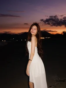 Quyen Linh's Daughter Captivates Social Media with Summer Photo Series - image 8