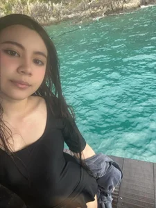 Quyen Linh's Daughter Captivates Social Media with Summer Photo Series - image 0