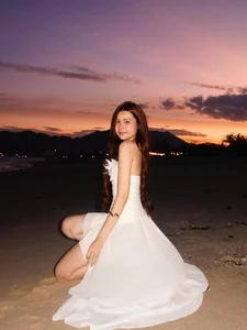 Quyen Linh's Daughter Captivates Social Media with Summer Photo Series - image 2